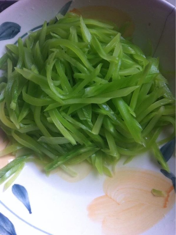 莴笋丝拌鸡丝步骤4