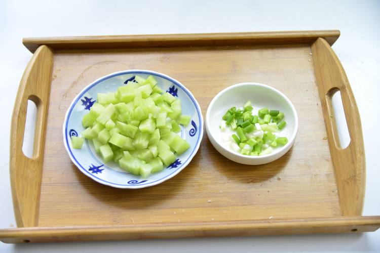 剁椒莴笋黄豆步骤3