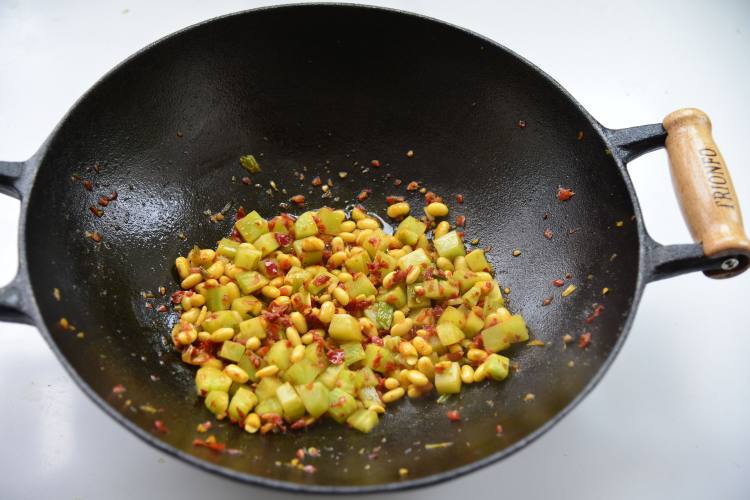 剁椒莴笋黄豆步骤7