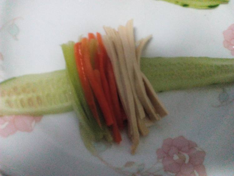 黄瓜时蔬卷步骤6