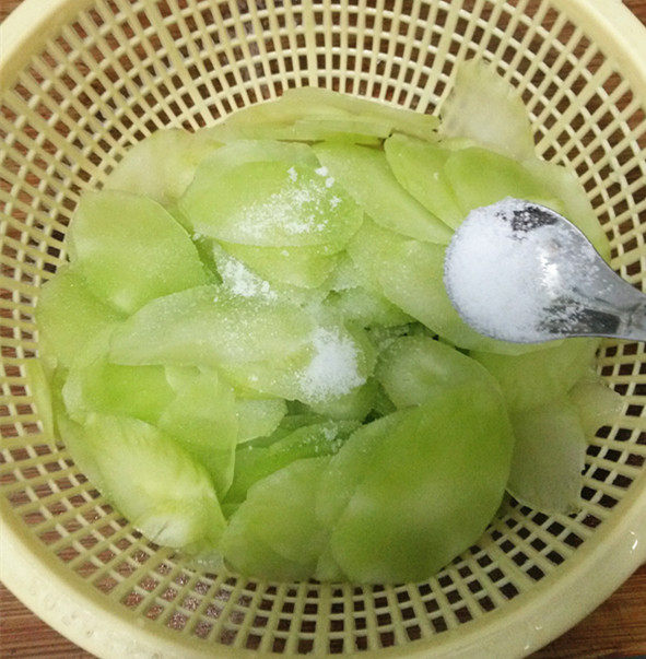 彩椒莴笋片步骤3