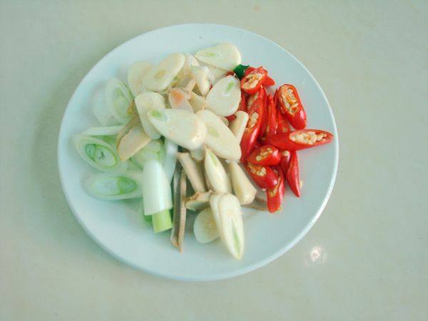 木耳莴笋炒肉片步骤3