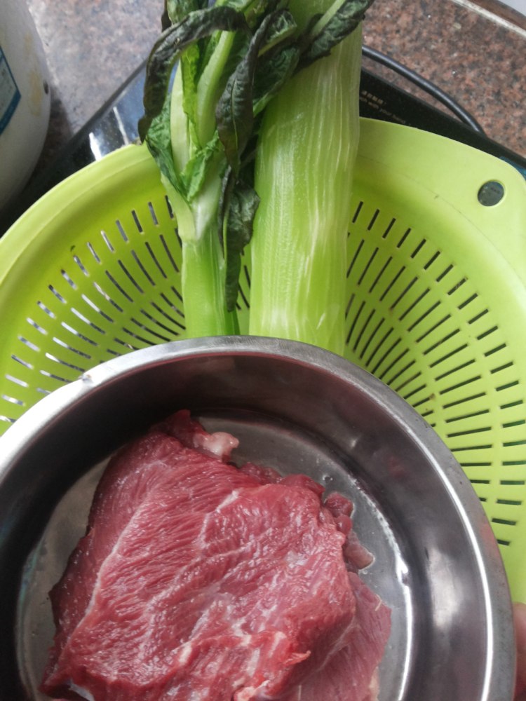 莴笋肉片步骤1