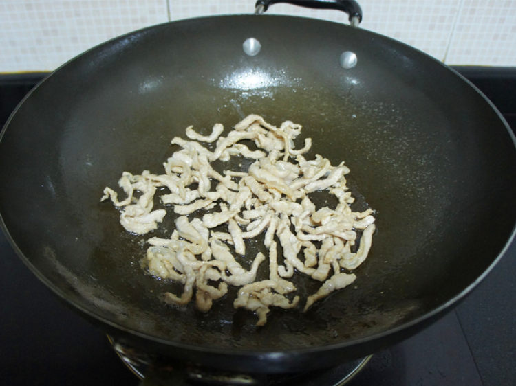 莴笋韭菜炒肉丝步骤5