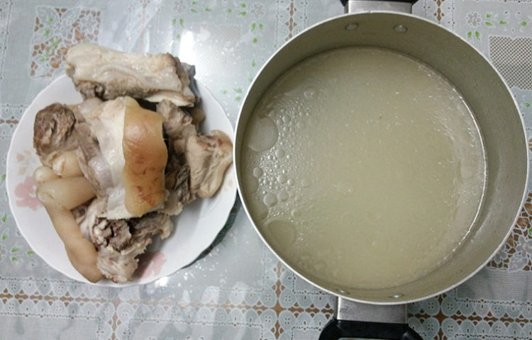 蹄膀莴笋煲步骤5