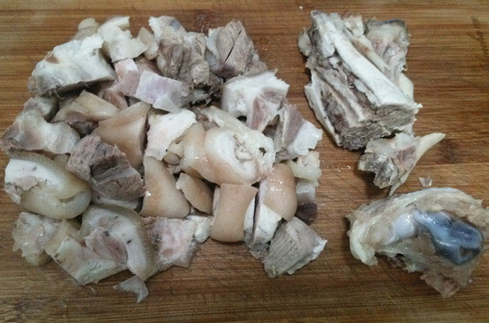 蹄膀莴笋煲步骤6