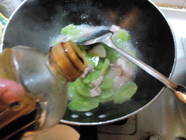 莴笋山药炒肉片步骤9