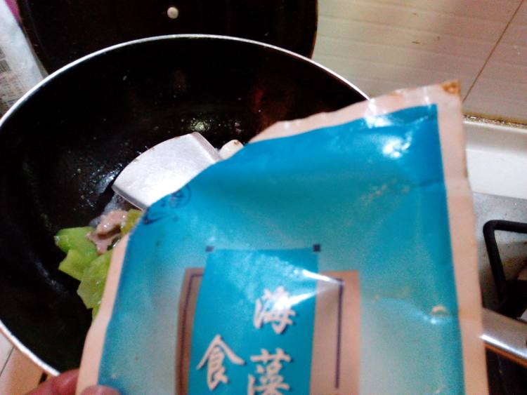 莴笋山药炒肉片步骤8