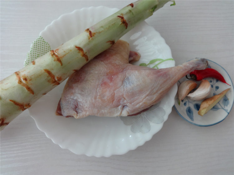 腊鸭炒莴笋步骤1