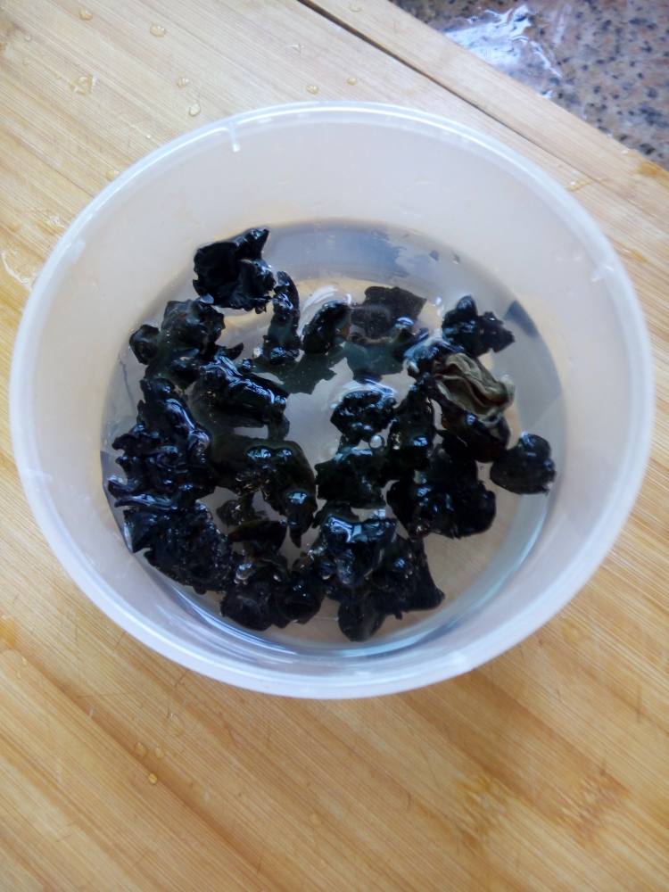 五花肉炒莴笋胡萝卜木步骤1