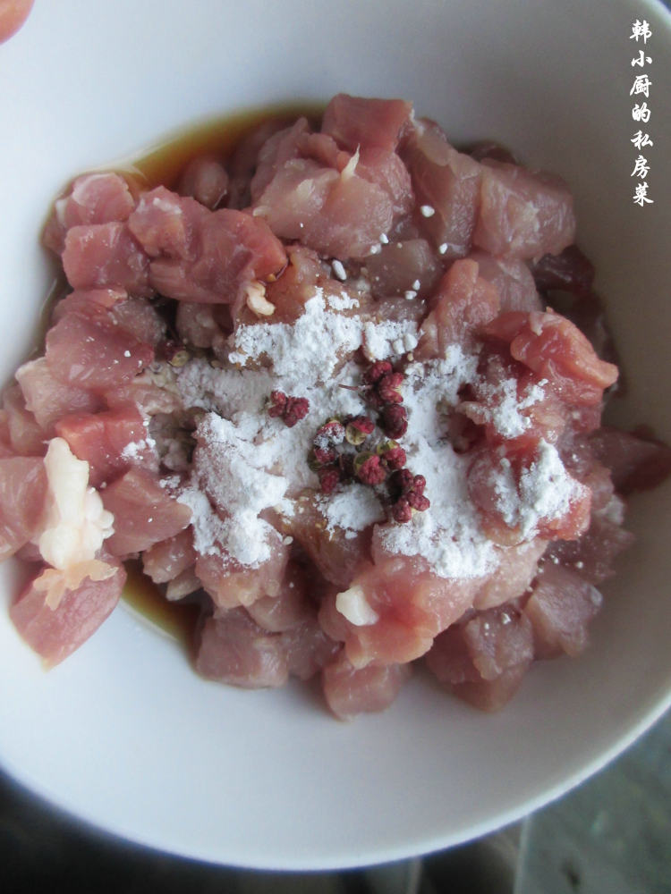 三色肉丁步骤2