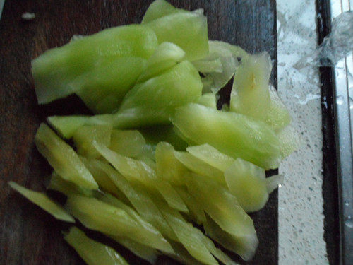 姬菇炒莴笋步骤2