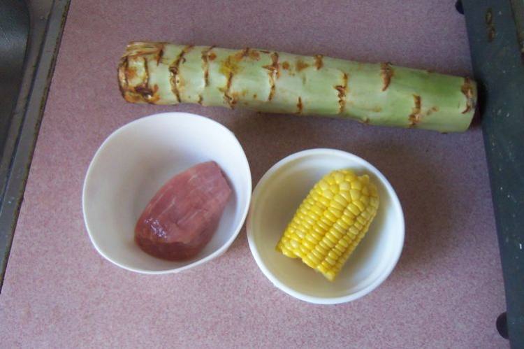 莴笋玉米炒肉丁步骤1