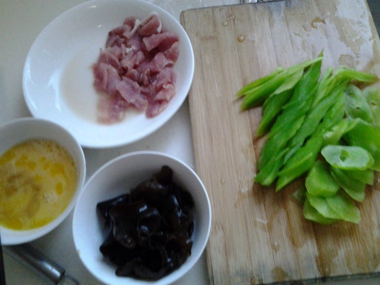 肉片莴笋炒鸡蛋步骤1