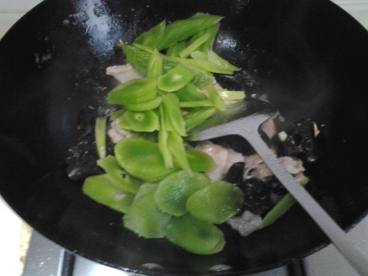 肉片莴笋炒鸡蛋步骤6