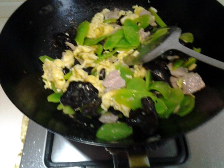 肉片莴笋炒鸡蛋步骤8