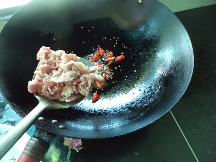 野天椒莴笋片炒肉步骤4