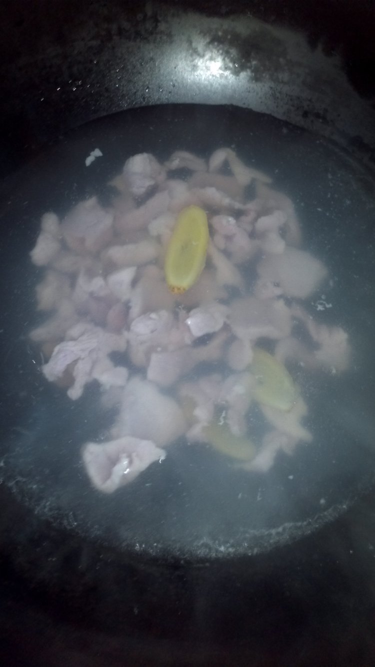 莴笋肉片汤步骤4