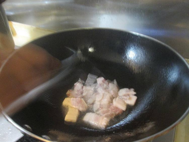 鱿鱼干花肉炒莴笋步骤4