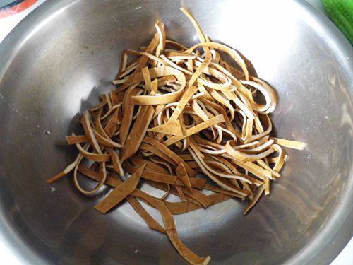 椒麻莴笋拌豆干步骤2
