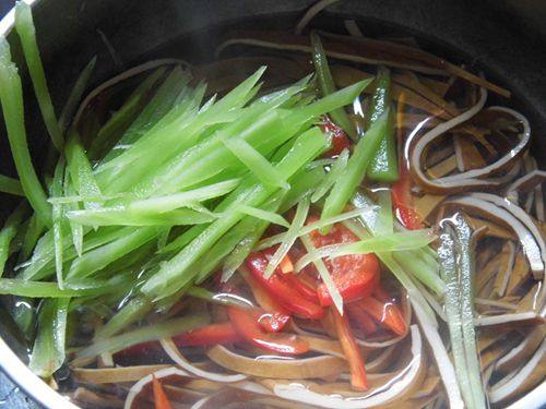 椒麻莴笋拌豆干步骤5