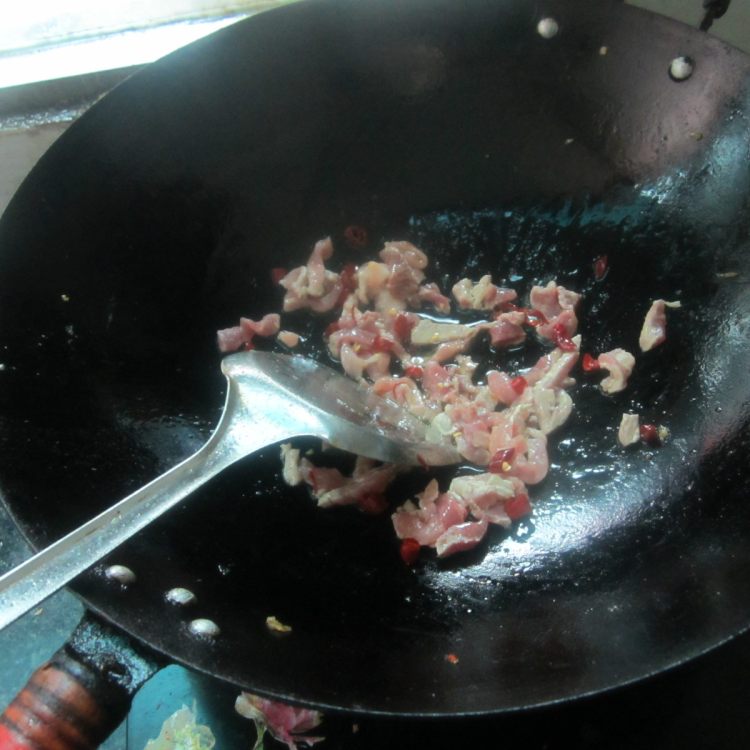 木耳莴笋肉丝步骤3