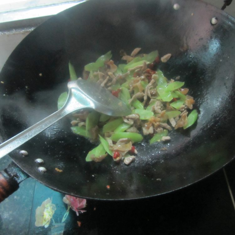 木耳莴笋肉丝步骤8
