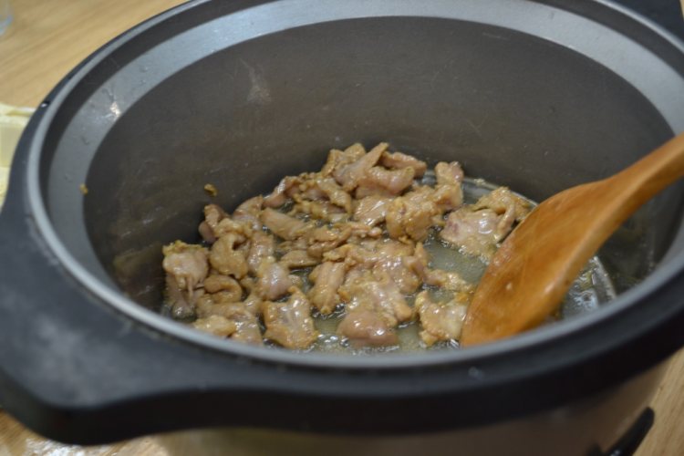 莴笋炒瘦肉步骤3