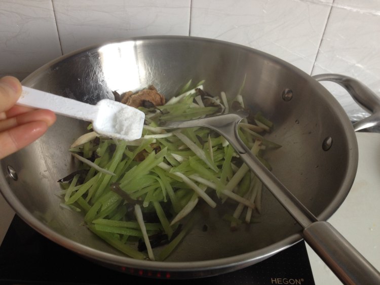 三丝炒蛋饺步骤4