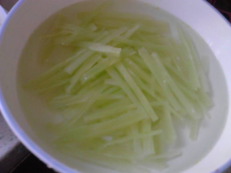 糖醋莴笋丝步骤3