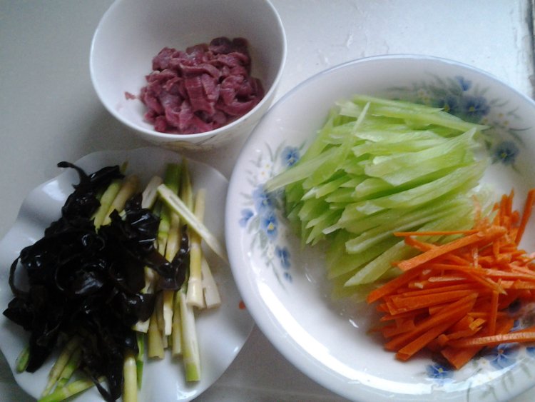 肉丝炒杂蔬步骤2