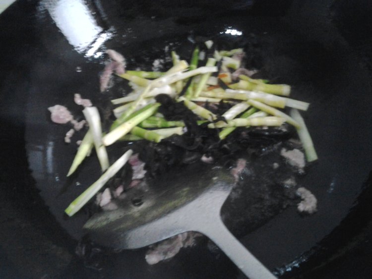 肉丝炒杂蔬步骤4