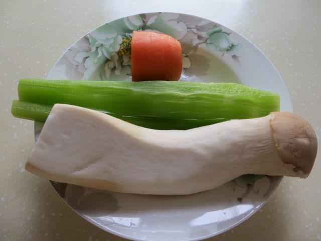 素炒地三鲜步骤1