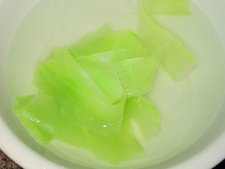 蜜汁莴笋卷步骤4