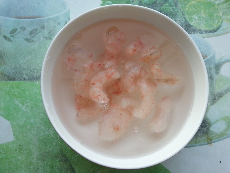 虾仁炒莴笋步骤1