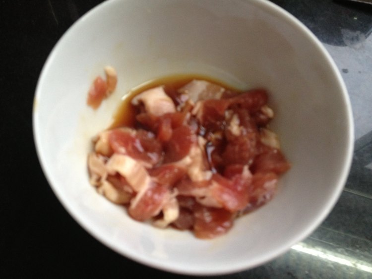 莴笋杏鲍菇炒肉片步骤2