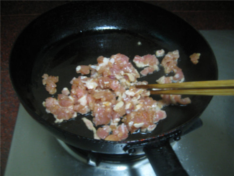 莴笋炒肉粒步骤6