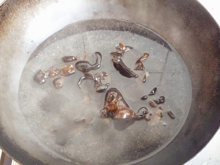 莴笋拌木耳步骤6