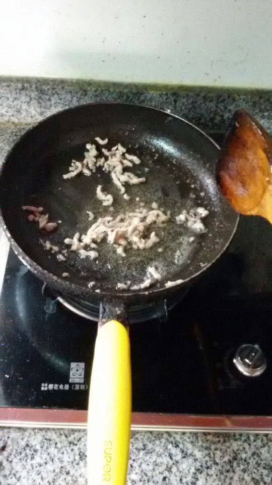 莴笋洋葱炒肉丝步骤3