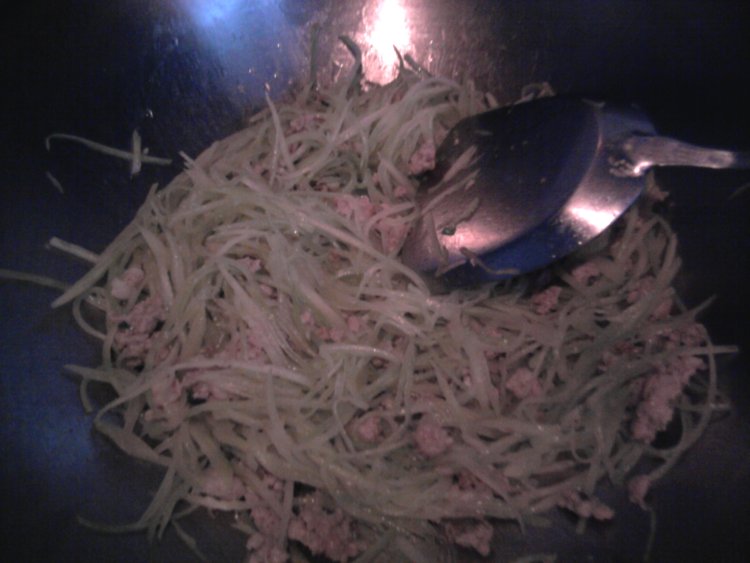 莴笋肉末鹅蛋皮步骤10