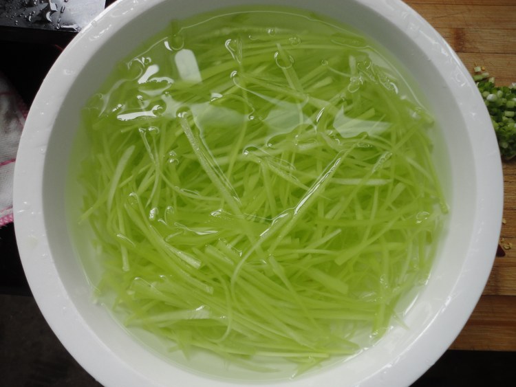 拌莴笋丝步骤3