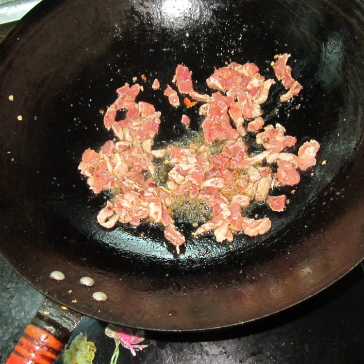 莴笋条炒肉丝步骤2