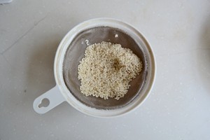 芝麻拌莴笋步骤1
