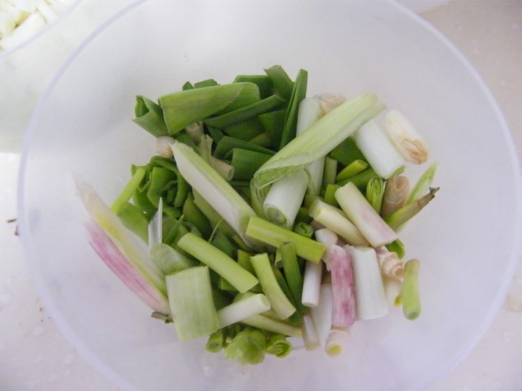 莴笋焖肉步骤5