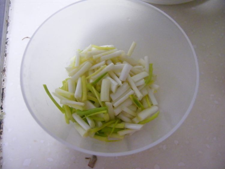 莴笋焖肉步骤4