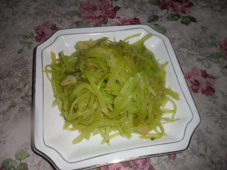 蒜香莴笋步骤5