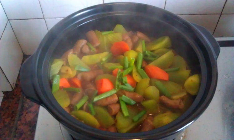 莴笋牛肠煲步骤8