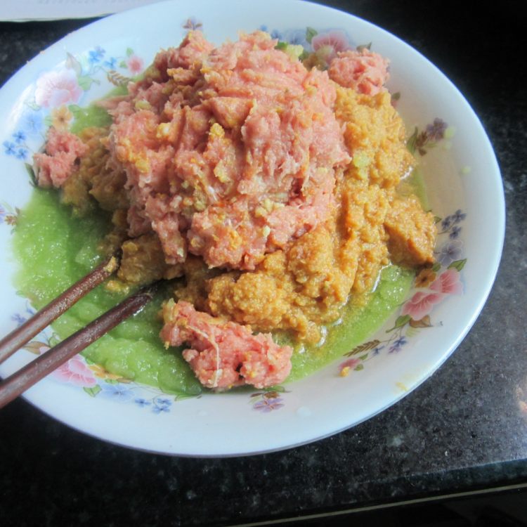 莴笋瘦肉煎饺步骤3