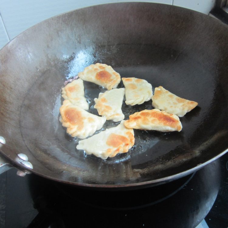 莴笋瘦肉煎饺步骤16