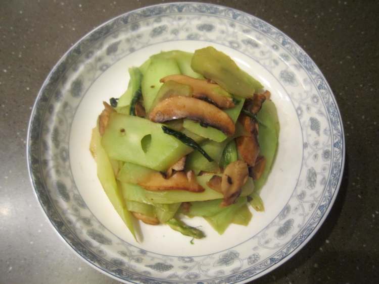 莴笋炒蘑菇步骤6